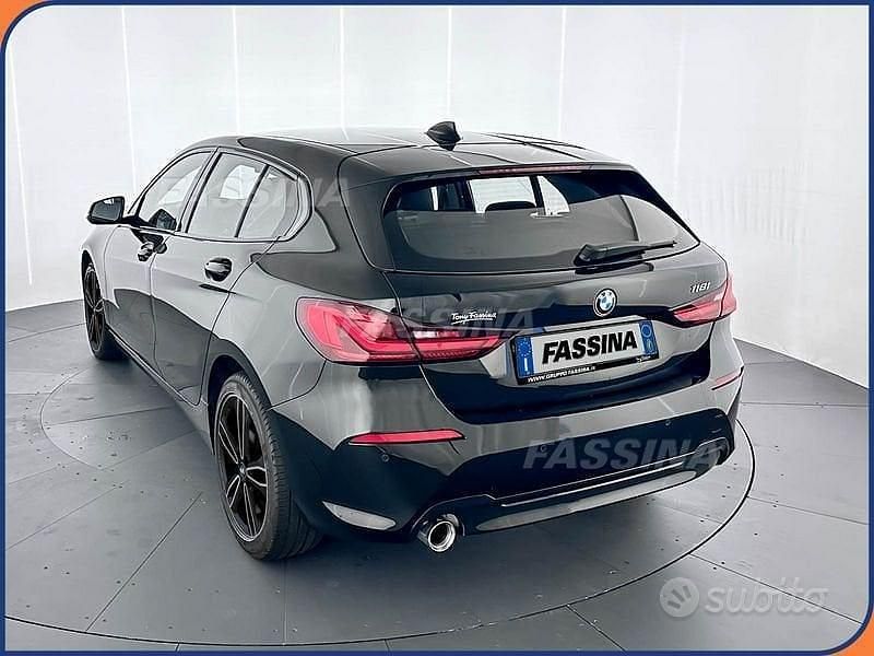 Usata BMW 118 Sport Line 140 CV (102 kW) 2022 Nero Utilitaria