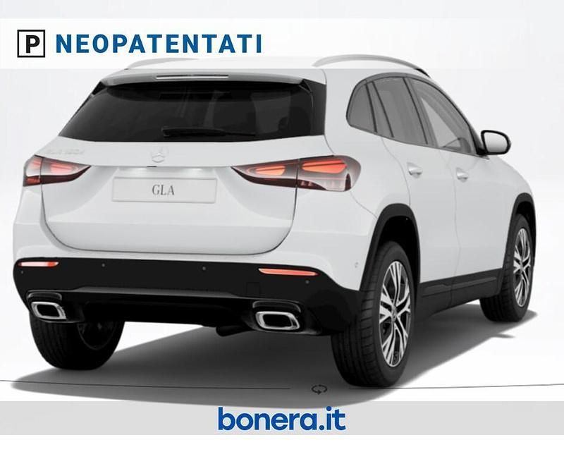 Nuova Mercedes GLA180 Advanced Plus 116 CV (85 kW) 2025 Bianco SUV