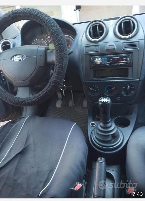 Gebraucht Ford Fiesta 68 PS (50 kW) 2006 Schwarz Kleinwagen