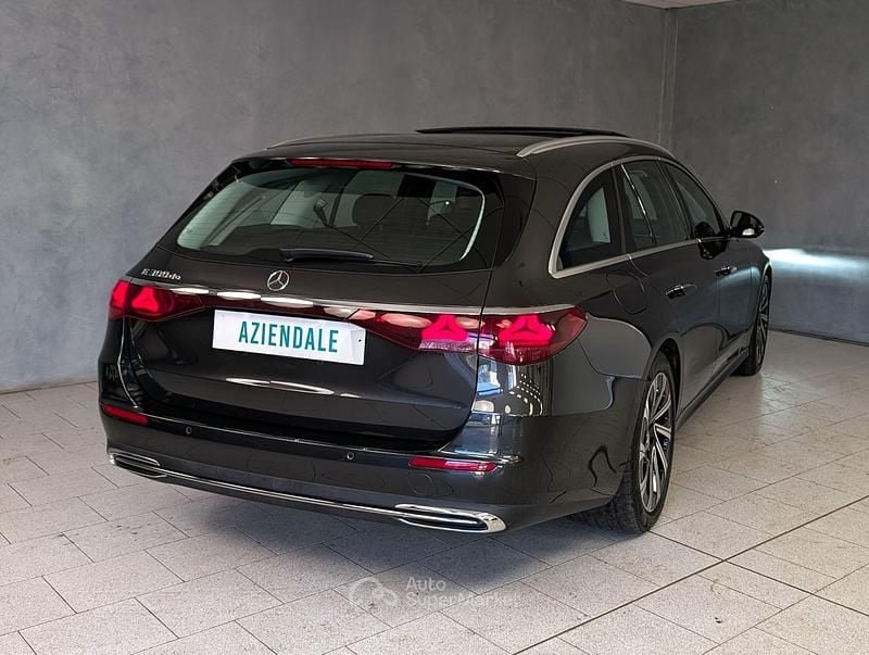 Usata Mercedes E300 Advanced 268 CV (197 kW) 2024 Grigio Station wagon