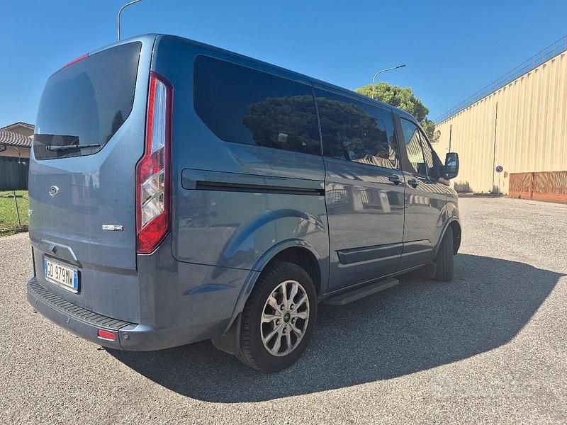Usata Ford Tourneo Custom 185 CV (136 kW) 2021 Blu Furgone