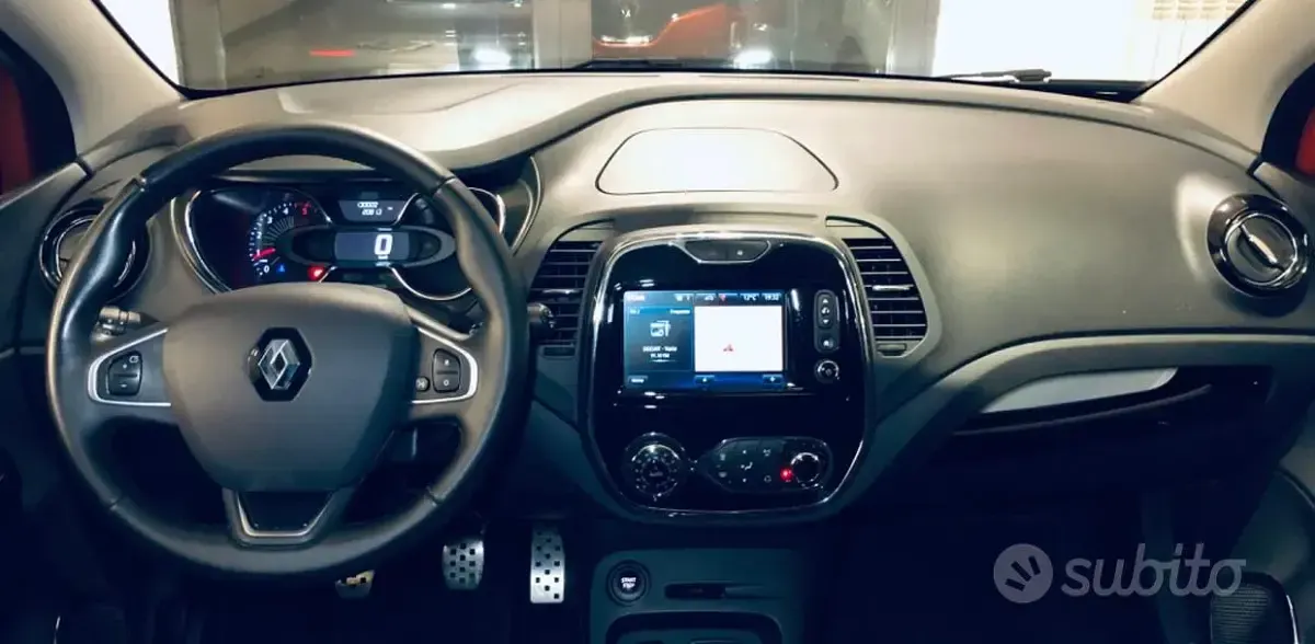 Usata Renault Captur Intens 90 CV (66 kW) 2016 Arancione SUV