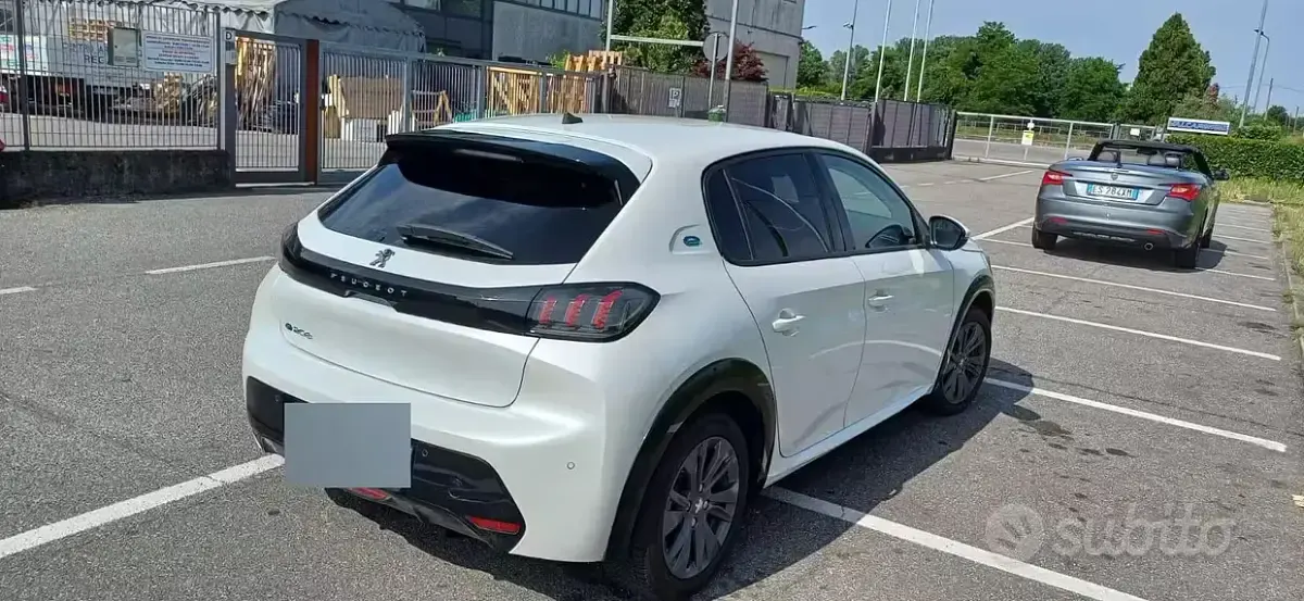 Usata Peugeot e-208 56 kW (77 CV) 2020 Bianco Utilitaria