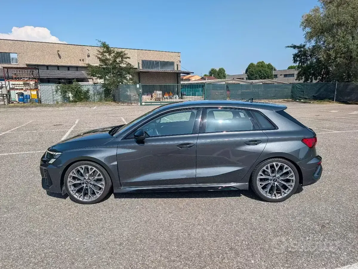Usata Audi RS3 Sportback Design 400 CV (294 kW) 2023 Grigio Utilitaria