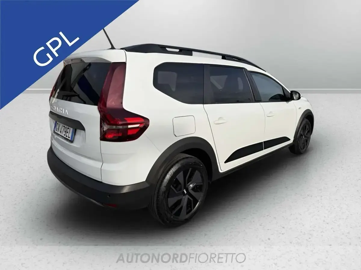 Usata Dacia Jogger Expression 101 CV (74 kW) 2024 Bianco Monovolume