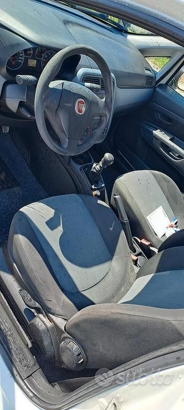 Usata Fiat Punto 65 CV (47 kW) 2012 Bianco Utilitaria