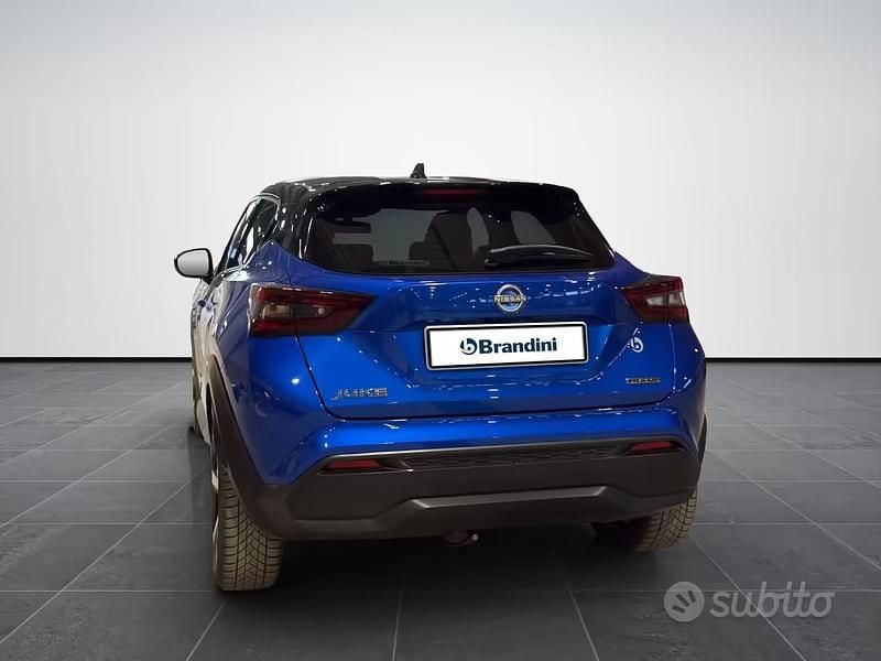 Usata Nissan Juke Tekna 143 CV (105 kW) 2022 Blu / tetto nero SUV