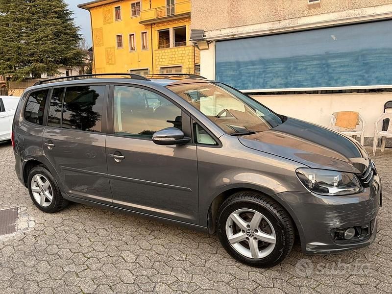 Usata VW Touran Trendline 105 CV (77 kW) 2014 Grigio Monovolume