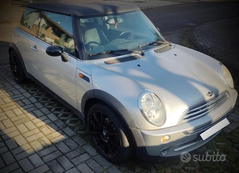Begagnad Mini ONE 90 HK (66 kW) 2005 Grå Halvkombi