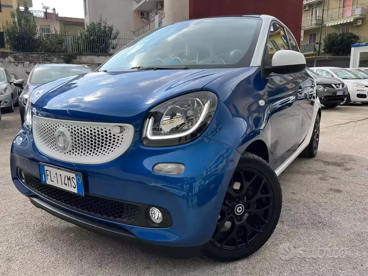 Usata Smart ForFour Proxy 71 CV (52 kW) 2016 Blu Utilitaria