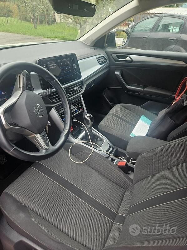Usata VW T-Roc Style 110 CV (80 kW) 2023 Beige SUV