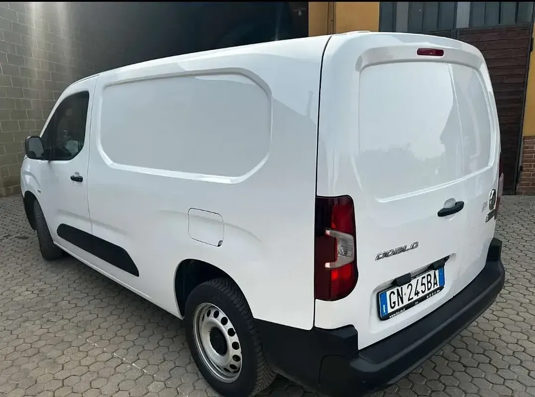 Usata Fiat Doblò Active 131 CV (96 kW) 2023 Bianco Monovolume