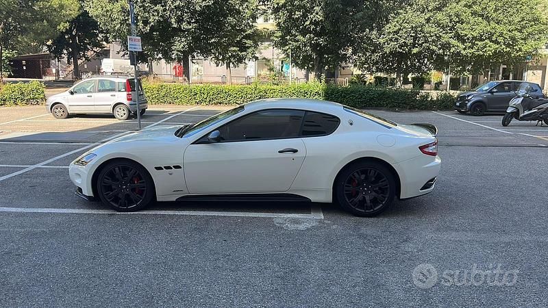 Usata Maserati Granturismo 440 CV (323 kW) 2011 Bianco Coupé