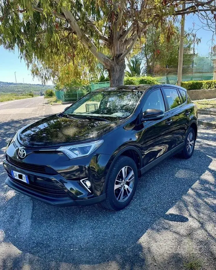 Usata Toyota RAV4 143 CV (105 kW) 2017 Marrone SUV