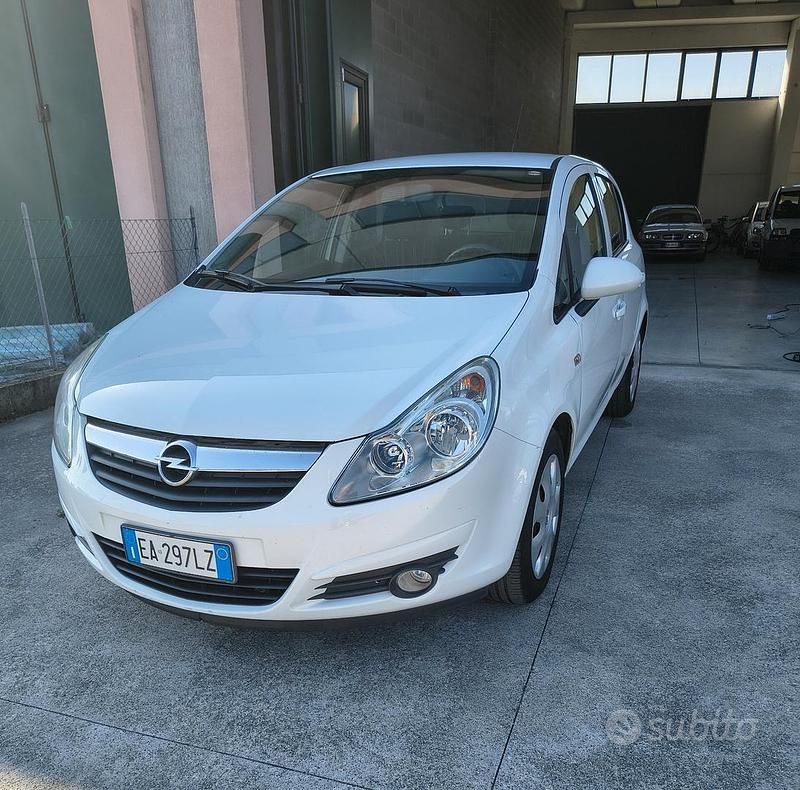 Usata Opel Corsa Enjoy 80 CV (58 kW) 2009 Bianco Utilitaria