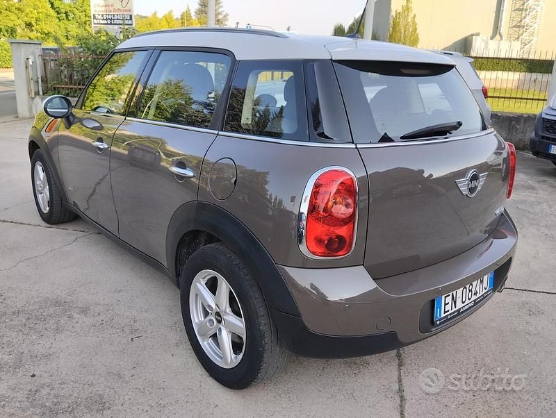 Usata Mini Cooper D Countryman 111 CV (81 kW) 2012 Marrone SUV