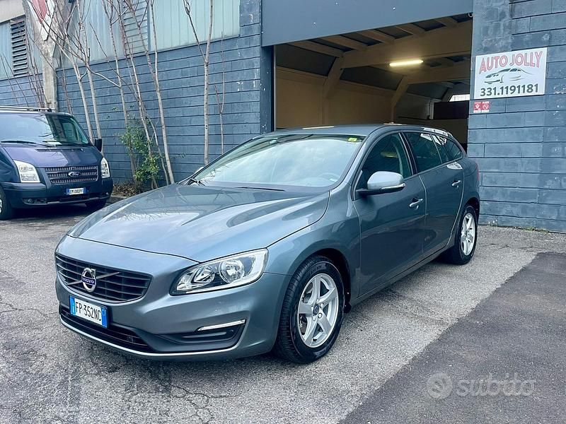 Grigio Usata 2018 Volvo V60 Kinetic Station wagon | 11.000 € (Buon prezzo) - Immagine 1/4