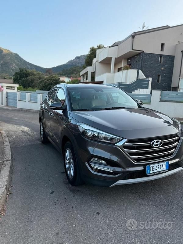Grigio Usata 2016 Hyundai Tucson Xpossible SUV | 13.200 € (Buon prezzo) - Immagine 1/4