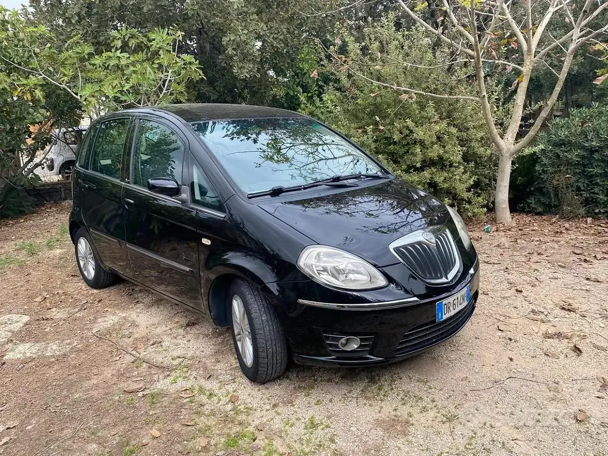 Usata Lancia Musa 90 CV (66 kW) 2008 Nero Monovolume