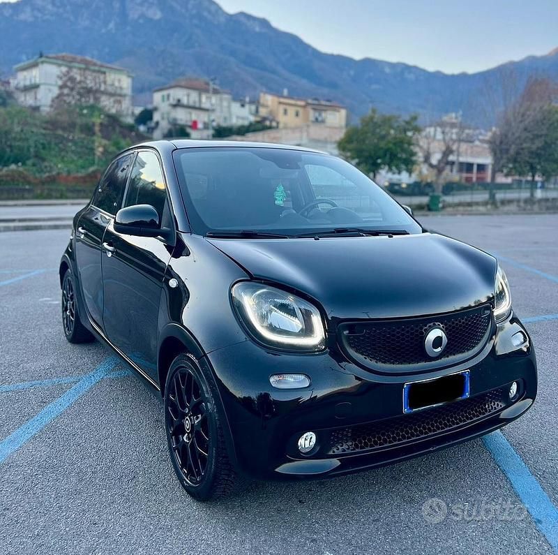 Usata Smart ForFour Prime 89 CV (65 kW) 2017 Nero Utilitaria