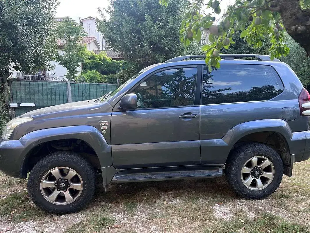 Usata Toyota Land Cruiser Sol 163 CV (119 kW) 2003 Grigio SUV