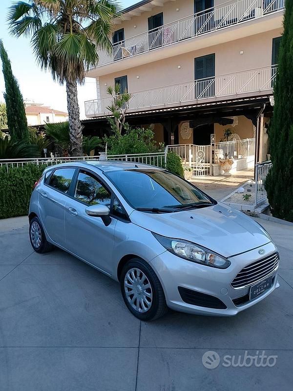 Usata Ford Fiesta Titanium 60 CV (44 kW) 2015 Grigio Berlina