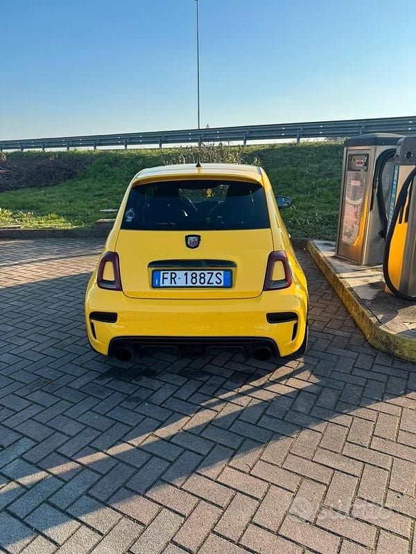Giallo Usata 2018 Abarth 595 Due volumi | 14.000 € (Ottimo prezzo) - Immagine 1/4