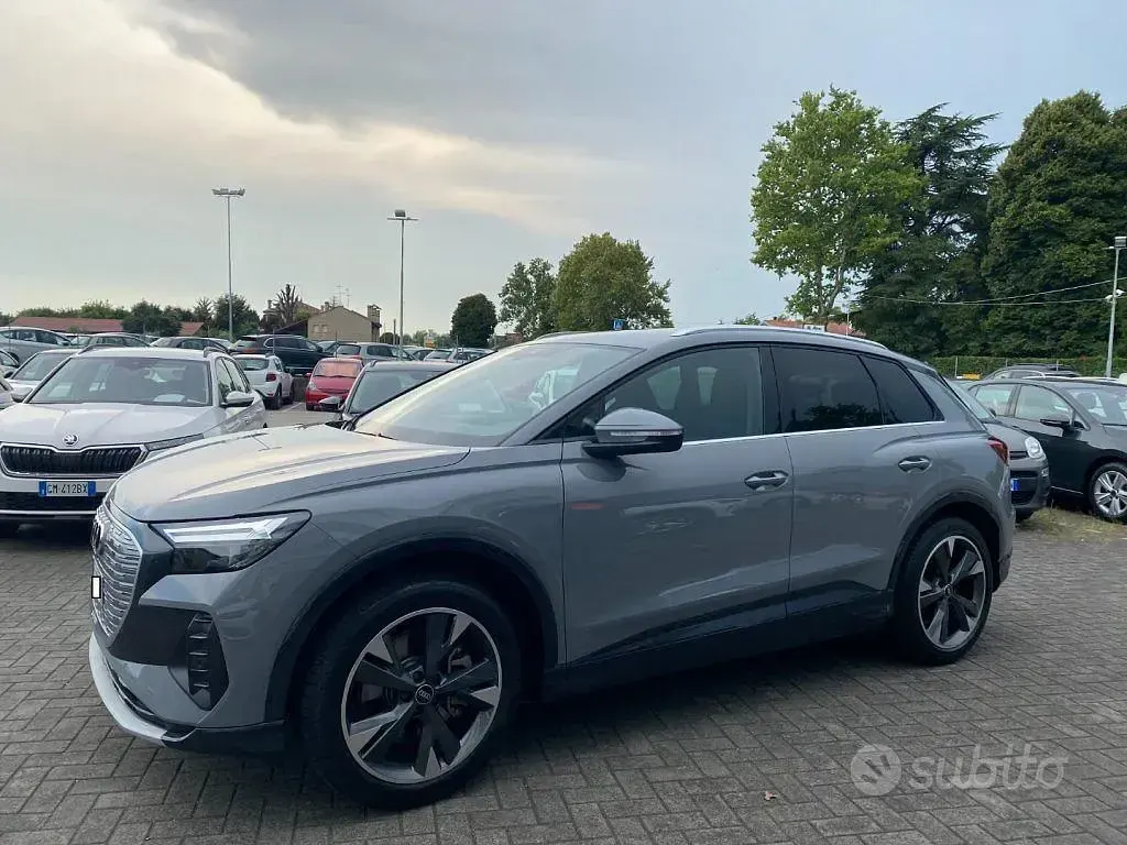 Usata Audi Q4 e-tron Business 150 kW (204 CV) 2023 Grigio SUV