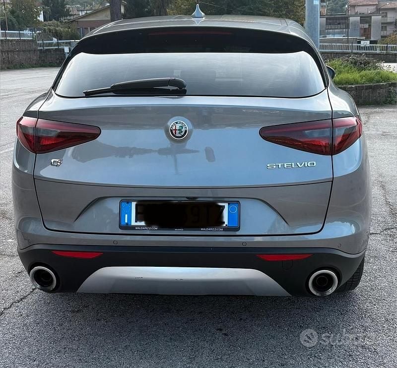 Usata Alfa Romeo Stelvio 190 CV (139 kW) 2019 Grigio SUV