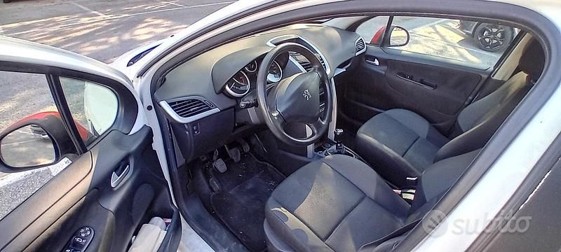 Usata Peugeot 207 70 CV (51 kW) 2012 Bianco Berlina