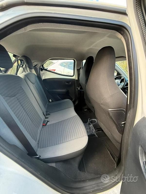 Usata Toyota Aygo X Cool 72 CV (52 kW) 2018 Bianco SUV