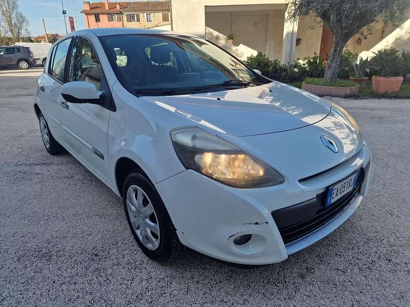 Usata Renault Clio II Dynamique 75 CV (55 kW) 2010 Other Berlina