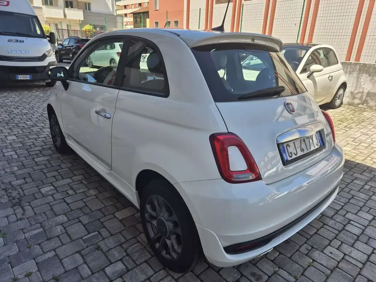 Begagnad Fiat 500 Connect 70 HK (51 kW) 2022 Vit Sedan