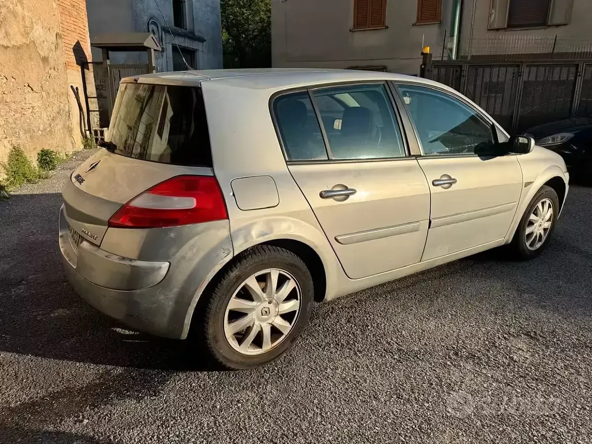Gebraucht Renault Mégane 106 PS (77 kW) 2006 Grau Limousine