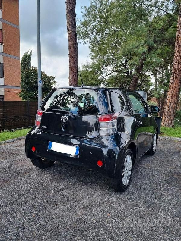 Usata Toyota iQ 98 CV (72 kW) 2010 Nero Utilitaria