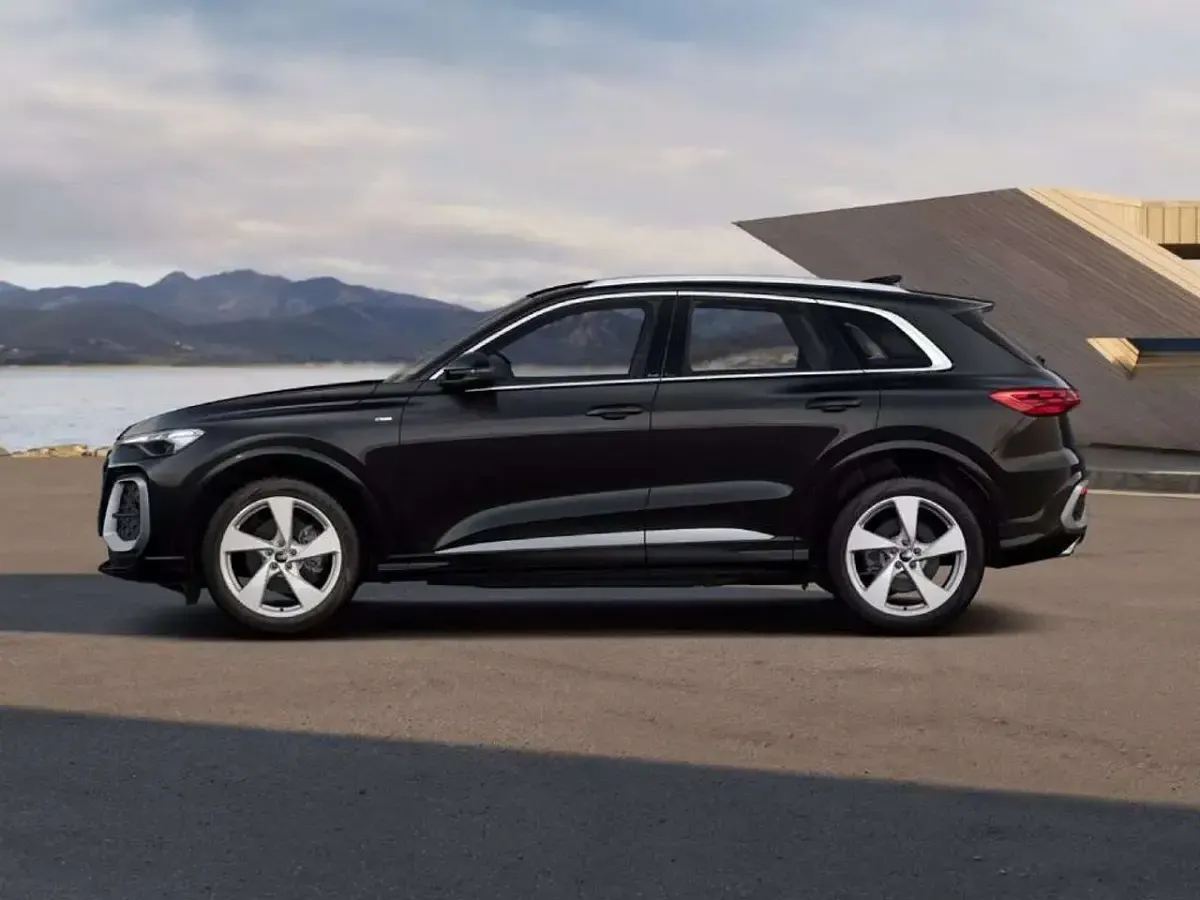 Nuova Audi Q5 S-Line 204 CV (150 kW) 2026 Nero mito metallizzato SUV