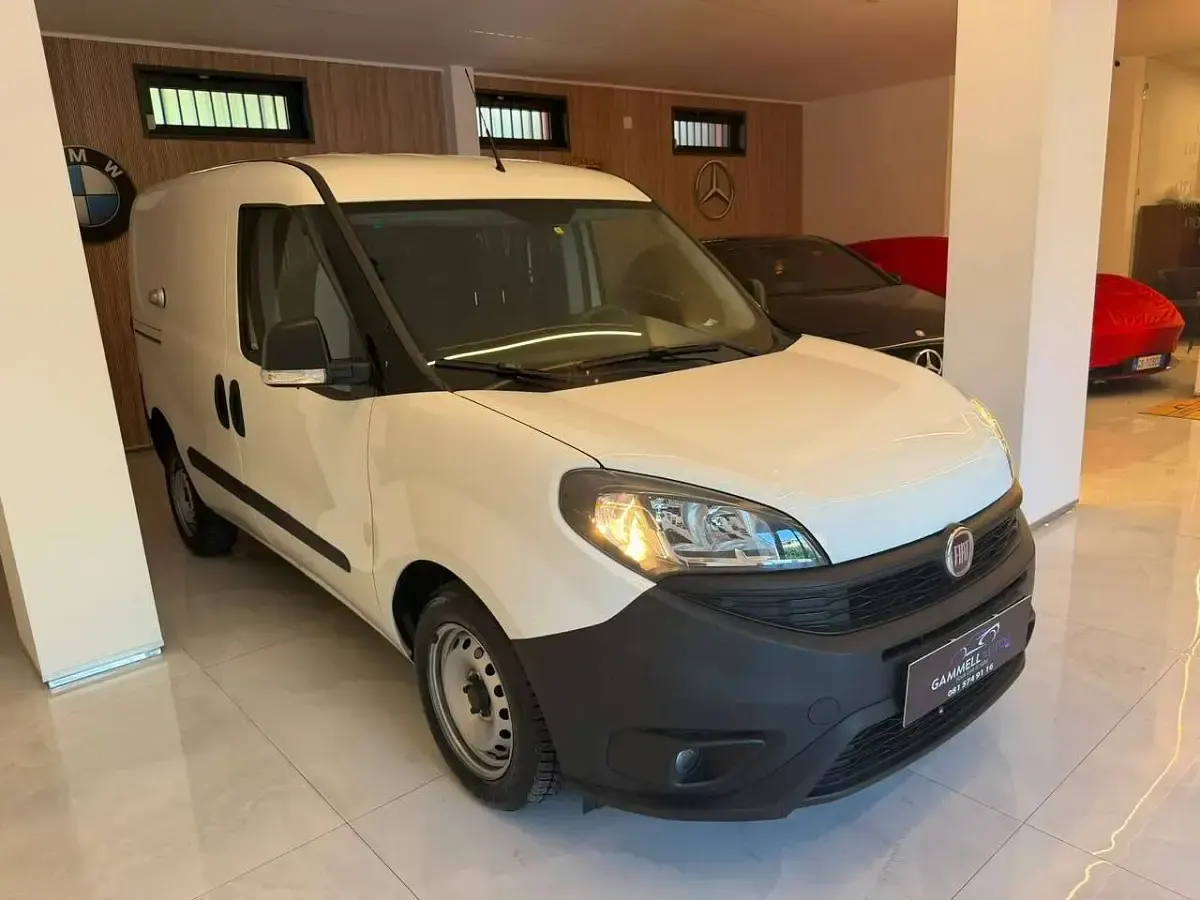Usata Fiat Doblò Business 105 CV (77 kW) 2022 Bianco Monovolume