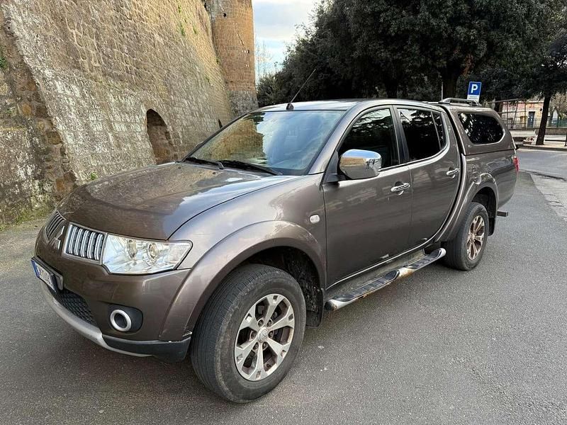Usata Mitsubishi L200 Invite+ 136 CV (100 kW) 2011 Grigio Pick-up