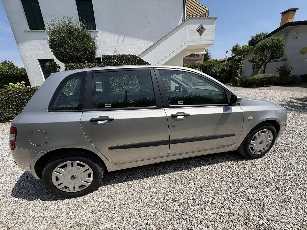Usata Fiat Stilo Active 103 CV (75 kW) 2001 Grigio Utilitaria