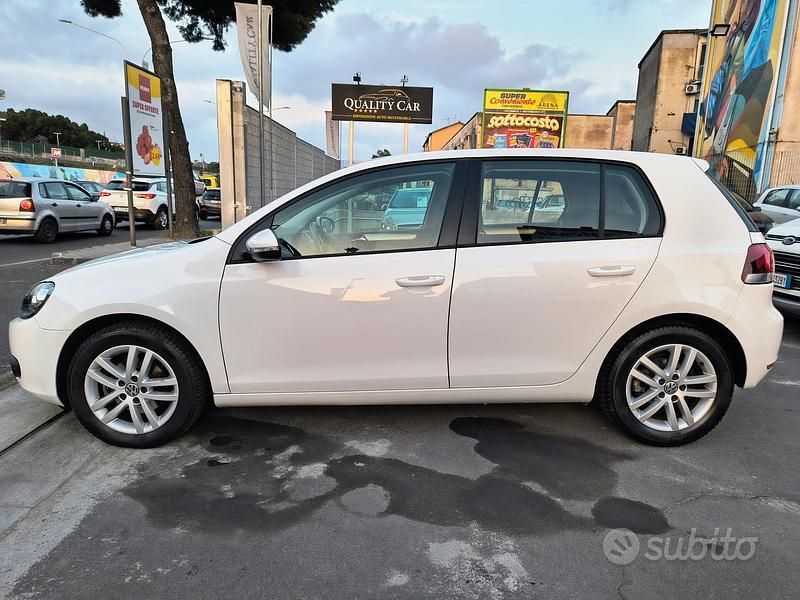 Usata VW Golf VI 104 CV (76 kW) 2011 Bianco Utilitaria