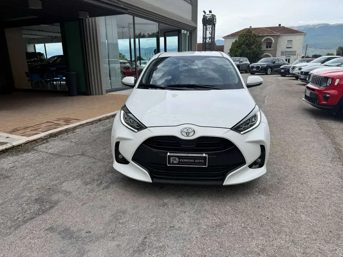 Usata Toyota Yaris Active 72 CV (52 kW) 2023 Bianco Utilitaria