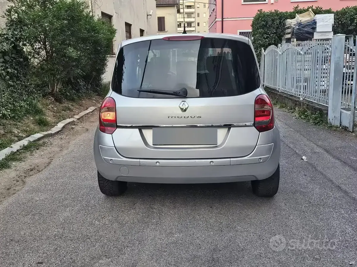 Usata Renault Modus 113 CV (83 kW) 2011 Grigio Monovolume