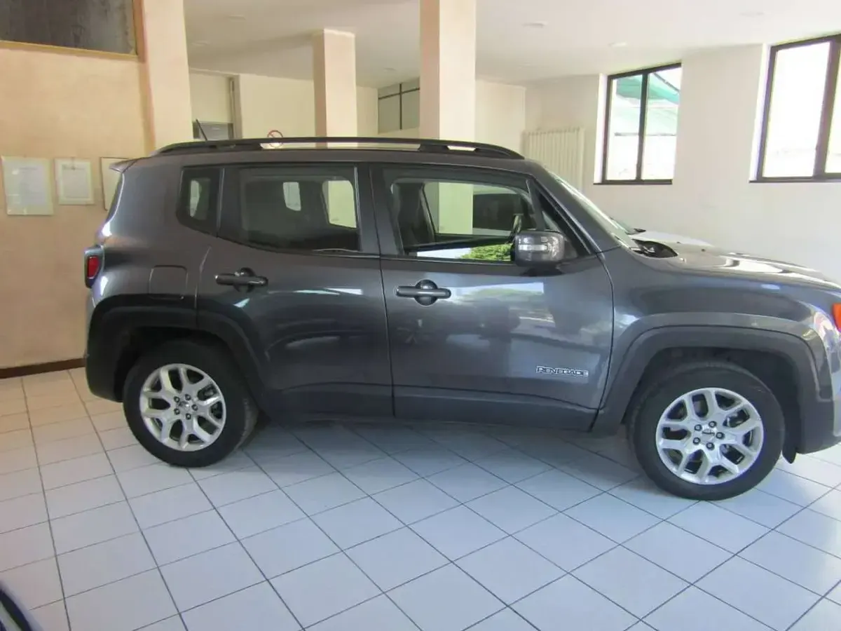 Usata Jeep Renegade Longitude 110 CV (80 kW) 2017 Granite crystal SUV