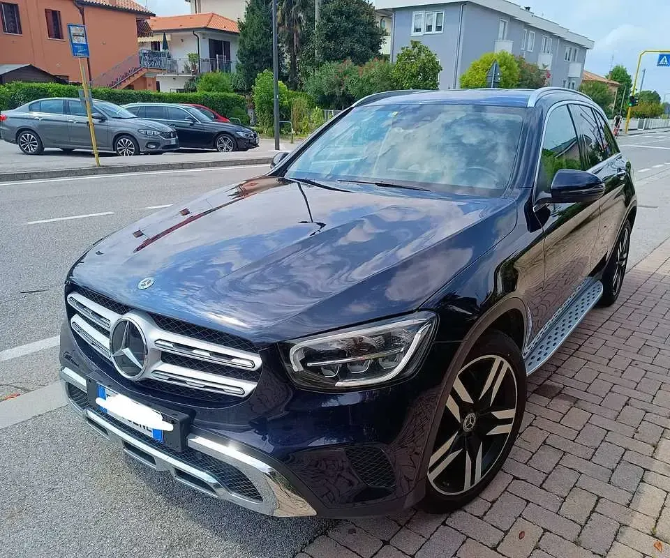 Usata Mercedes GLC200 163 CV (119 kW) 2020 Blu/azzurro SUV