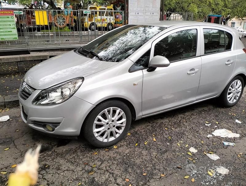 Usata Opel Corsa 90 CV (66 kW) 2010 Grigio Utilitaria