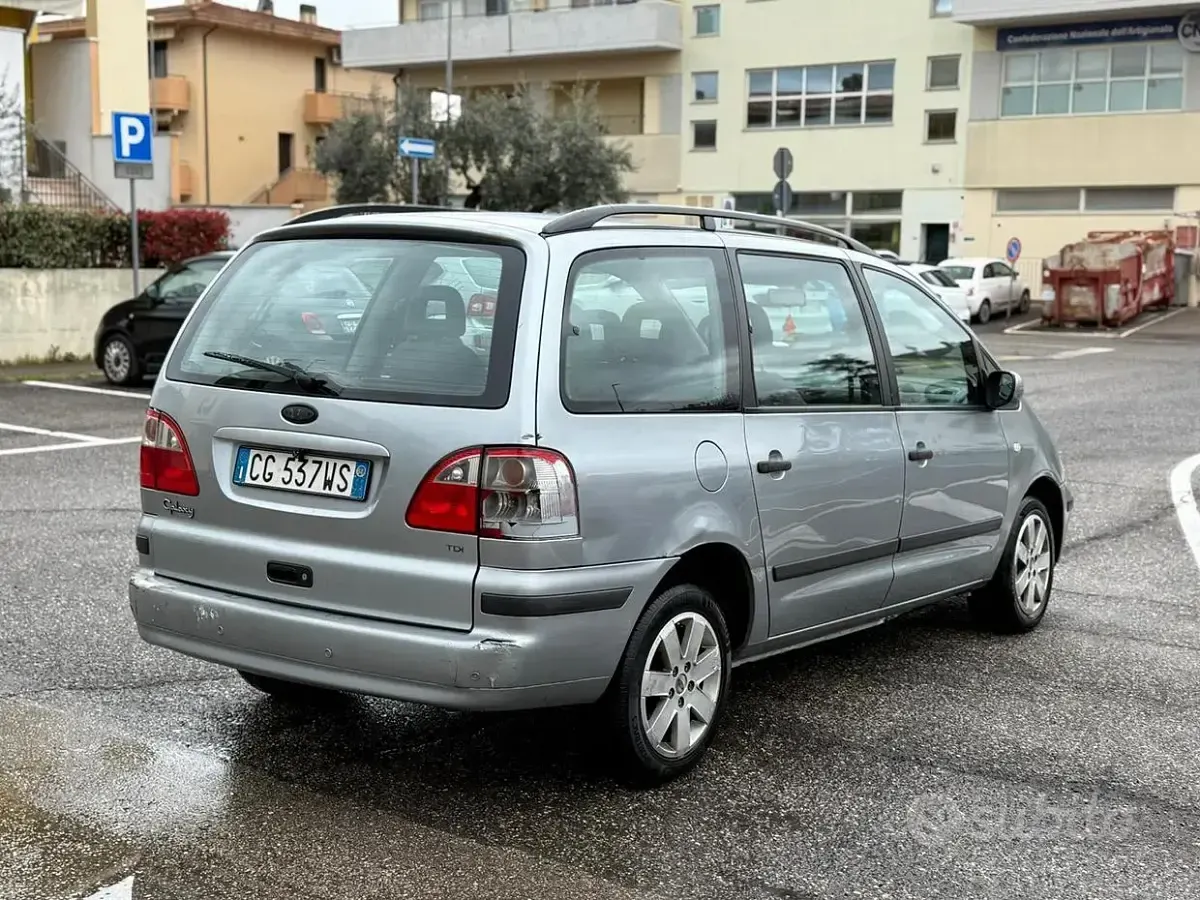 Usata Ford Galaxy 130 CV (95 kW) 2004 Grigio Monovolume