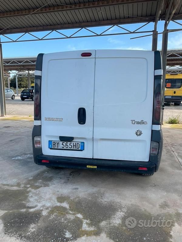 Usata Renault Trafic 100 CV (73 kW) 2002 Monovolume