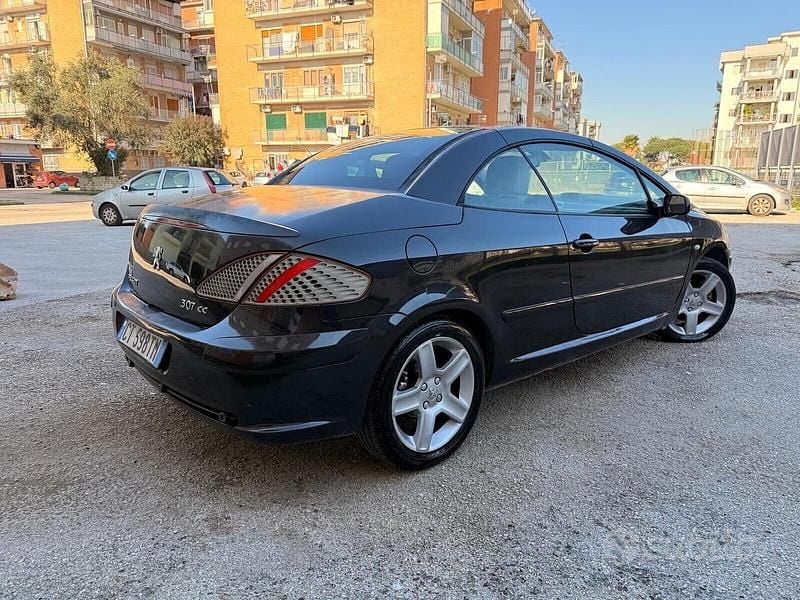 Usata Peugeot 307 CC 136 CV (100 kW) 2005 Nero Cabrio