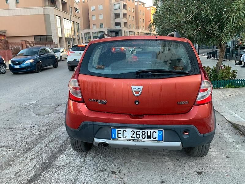 Usata Dacia Sandero 75 CV (55 kW) 2011 Rosso Utilitaria