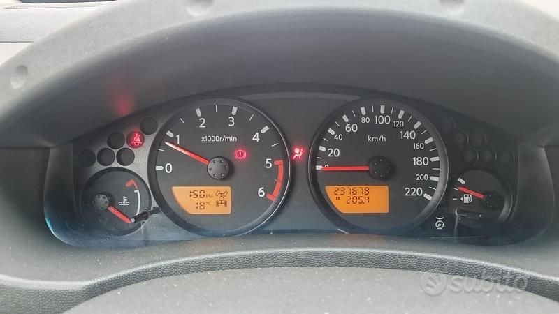Begagnad Nissan Navara 171 HK (125 kW) 2008 Grå Pickup